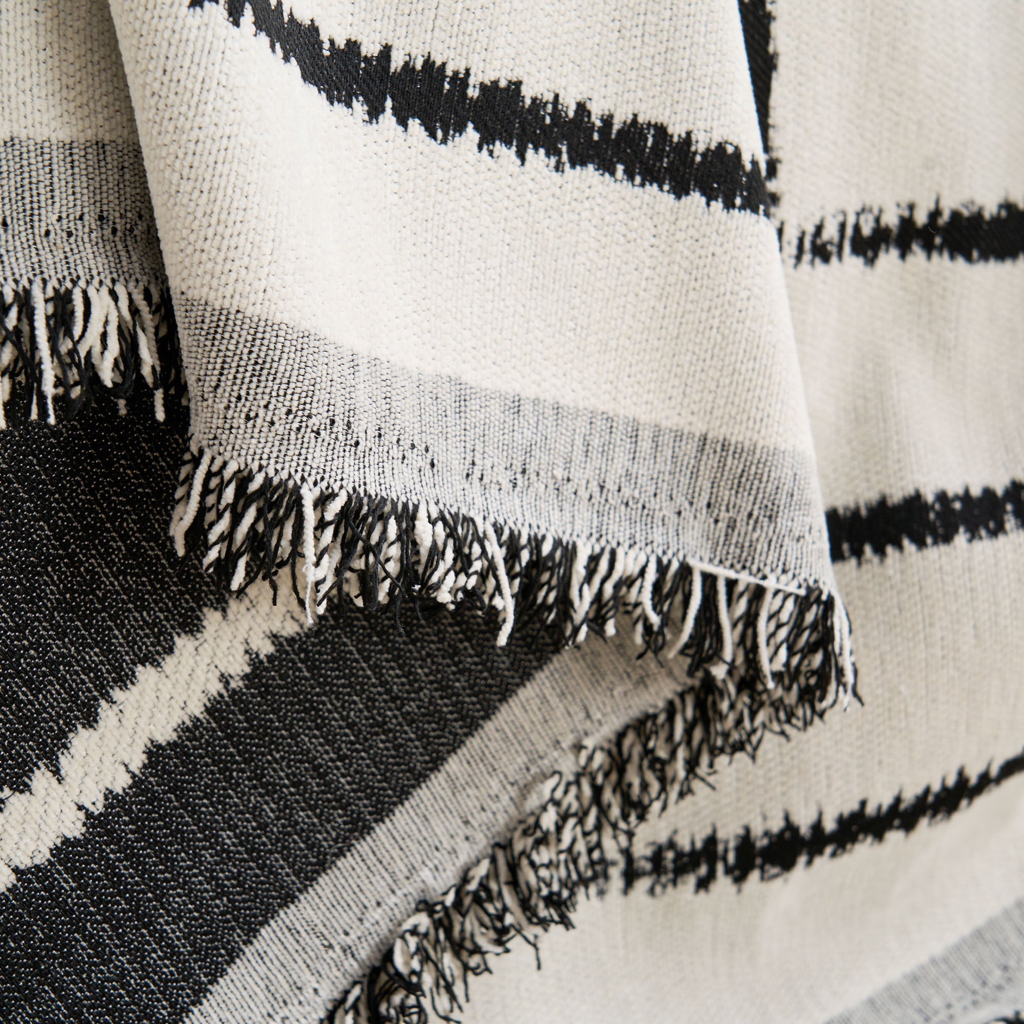 Chic Square Pattern Sofa Cover in Black and White – Eco-Friendly Soft Polyester Slipcover for Stylish Protection 2