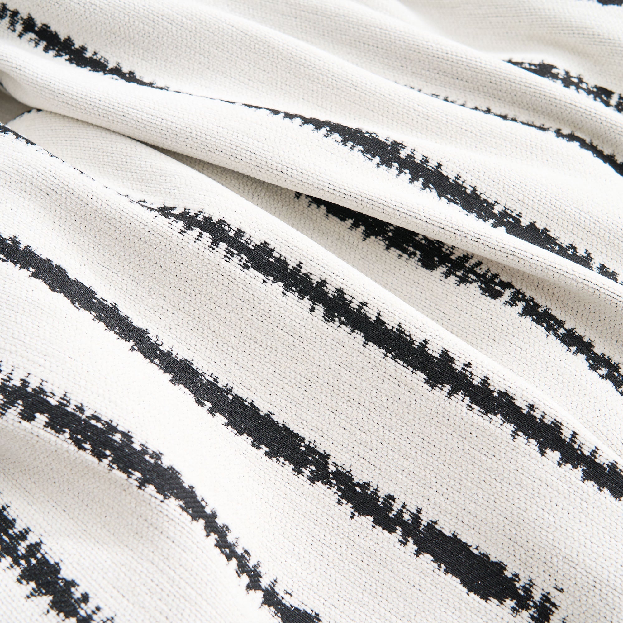 Chic Square Pattern Sofa Cover in Black and White – Eco-Friendly Soft Polyester Slipcover for Stylish Protection 4