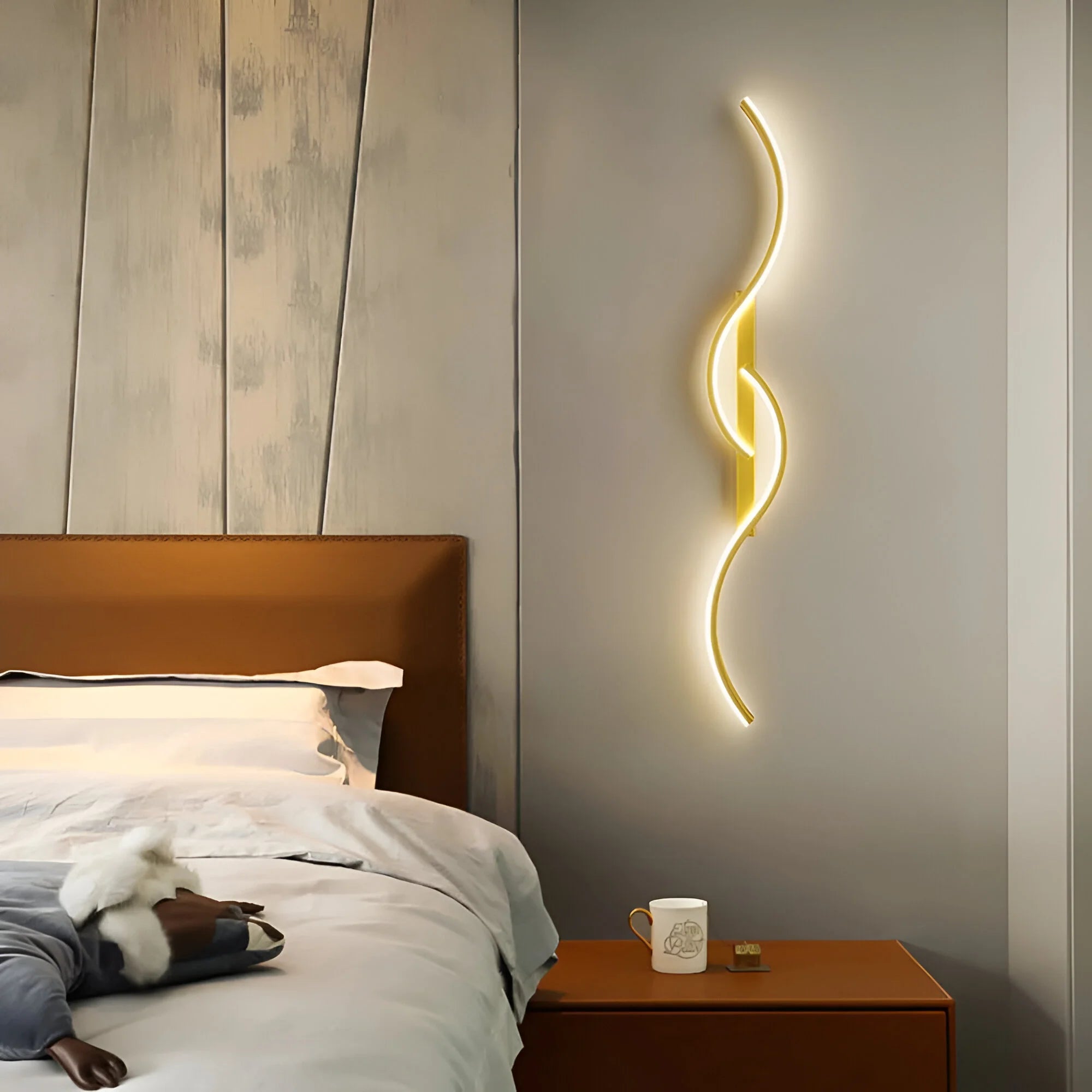 Curved Wall Light in Minimalist Design with LED for Indoor Lighting 3
