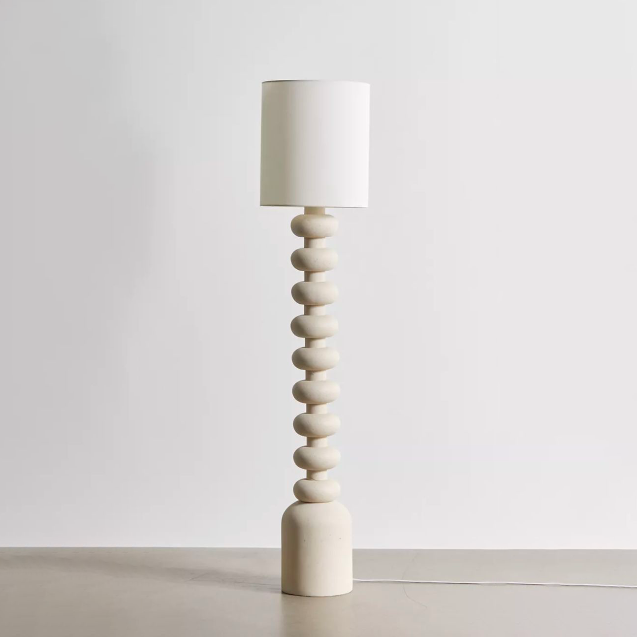Elegant Floor Lamp with Sculptural Design – Cream Resin Column Lamp 0