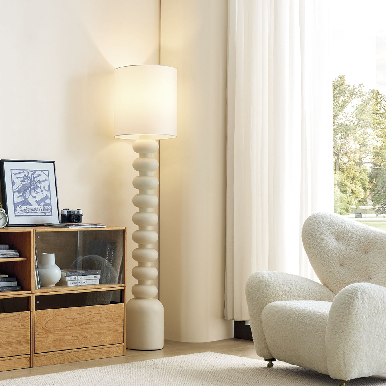 Elegant Floor Lamp with Sculptural Design – Cream Resin Column Lamp 5