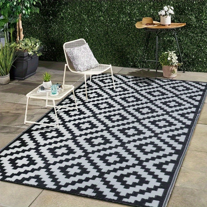 Outdoor Rug with Polypropylene Material and Geometric Design for Patios 3