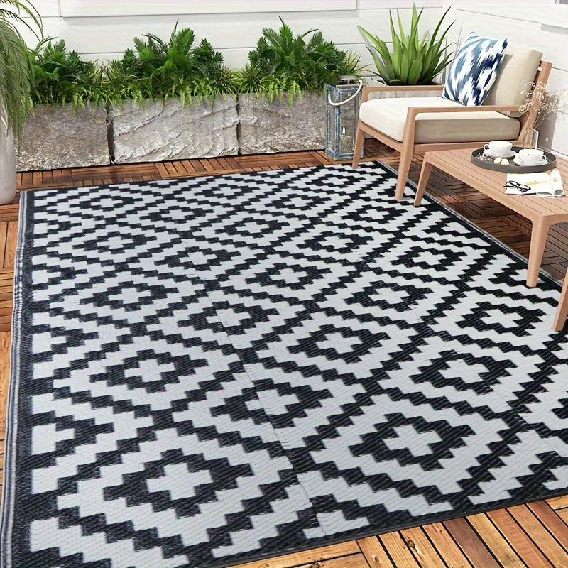 Outdoor Rug with Polypropylene Material and Geometric Design for Patios 4