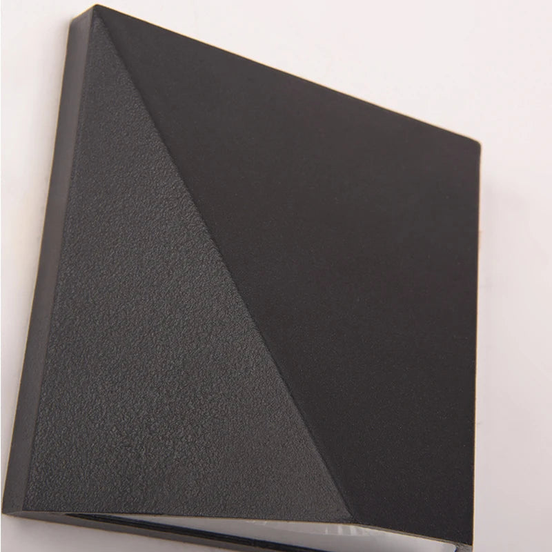 Outdoor Wall Lamp with Aluminium Design and Waterproof IP65 Rating 3