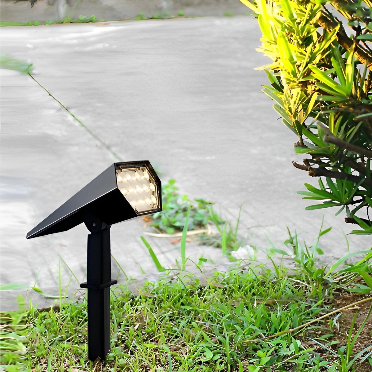 Solar Spot Light Outdoor Waterproof, Adjustable RGB Landscape Light with Sensor - Garden Tree Uplighting for Yard Patio Wall