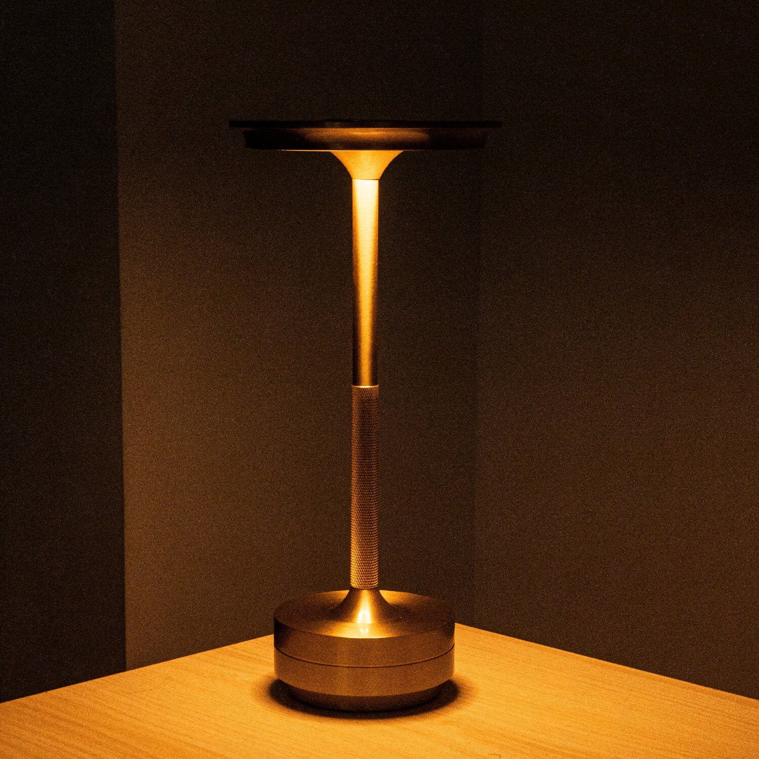 Cordless Table Lamp Rechargeable, Metallic Modern Bedside Lamp - Portable LED Dimmable Mood Light for Bedroom Restaurant Bar
